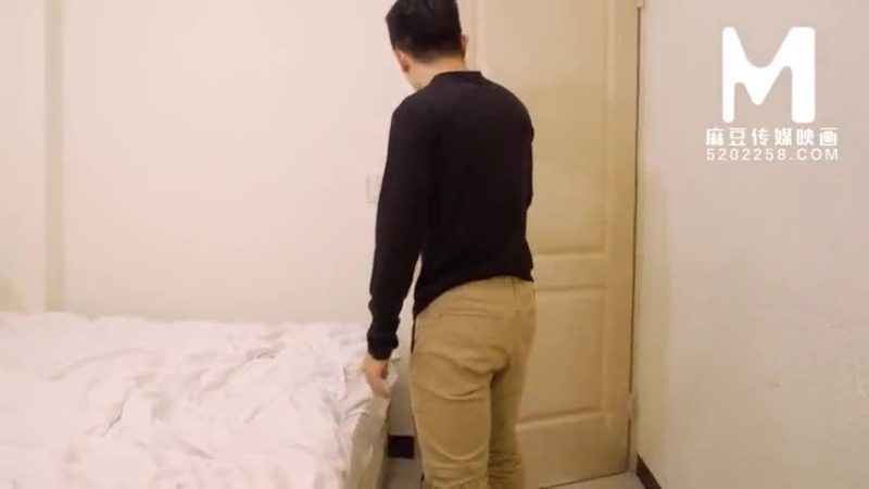 Bà Mẹ Góa Phụ Dâm Đãng Gạ Tình Chàng Trai Trẻ Trong Phòng Tắm