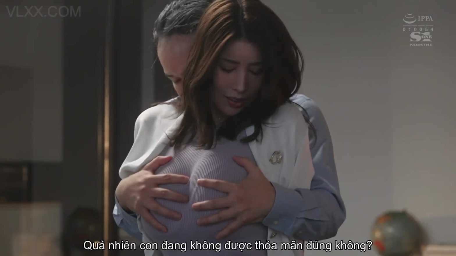 Chồng yêu biển thủ, cô vợ bị bắt đi làm thư ký cho bố chồng